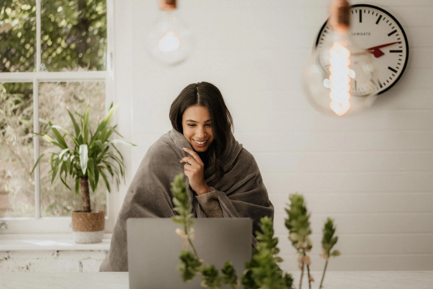 Dreamland Snuggle Up Heated Grey Throw - Large 9 Dreamland Snuggle Up Heated Grey Throw - Large - Image 9