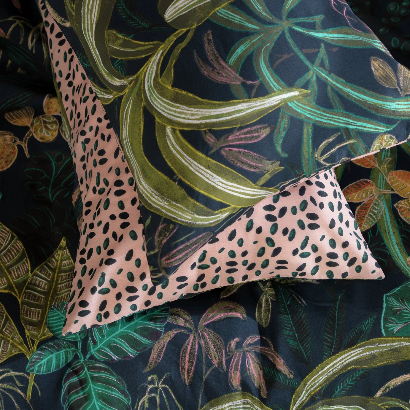 Habitat Botanical Print Multicolor Bedding Set - Double 4 Habitat Botanical Print Multicolor Bedding Set - Double - Image 4