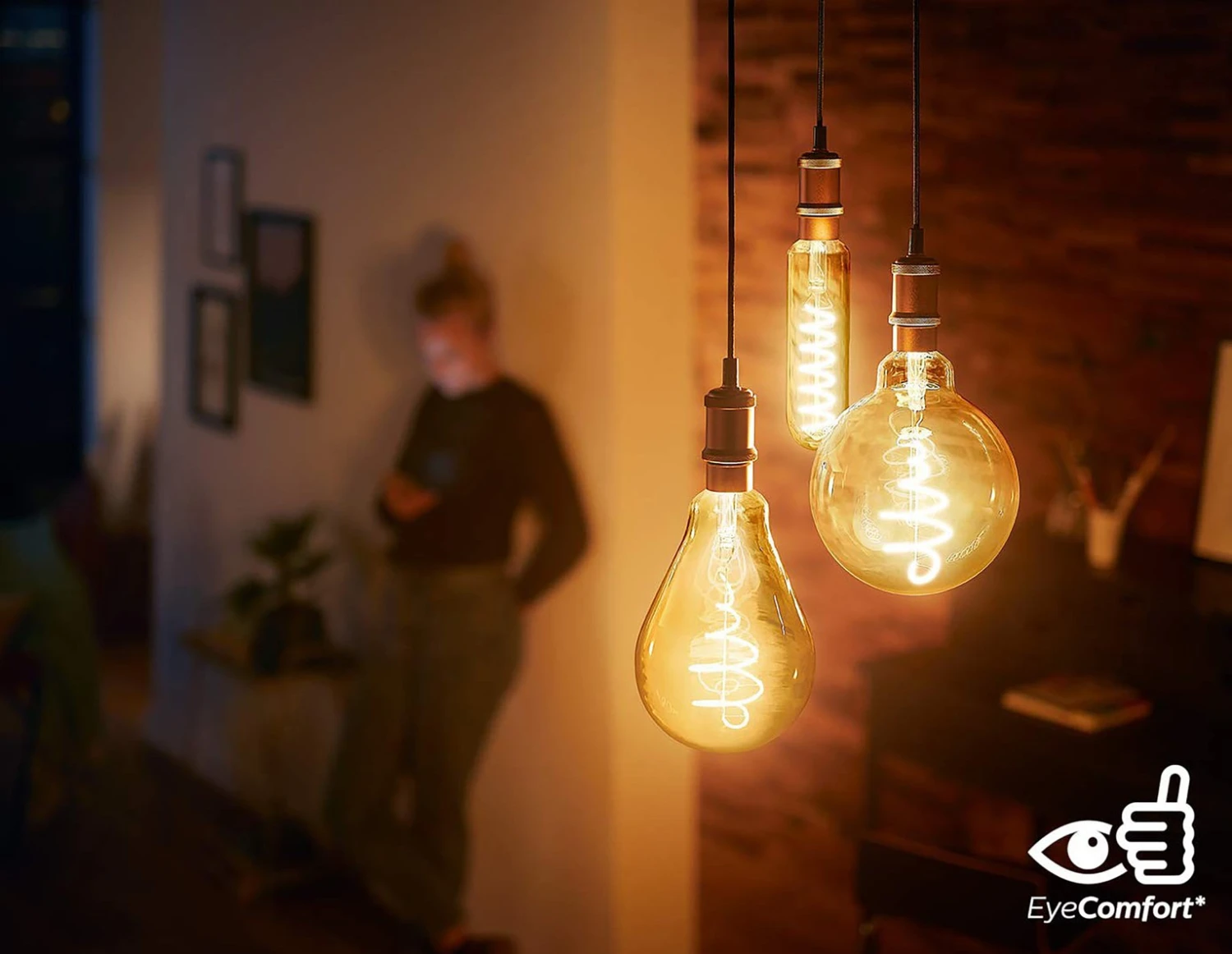 Philips LED Filament E27 6.5W (40W) Dim Giant Bulb - Gold 4 Philips LED Filament E27 6.5W (40W) Dim Giant Bulb - Gold - Image 4