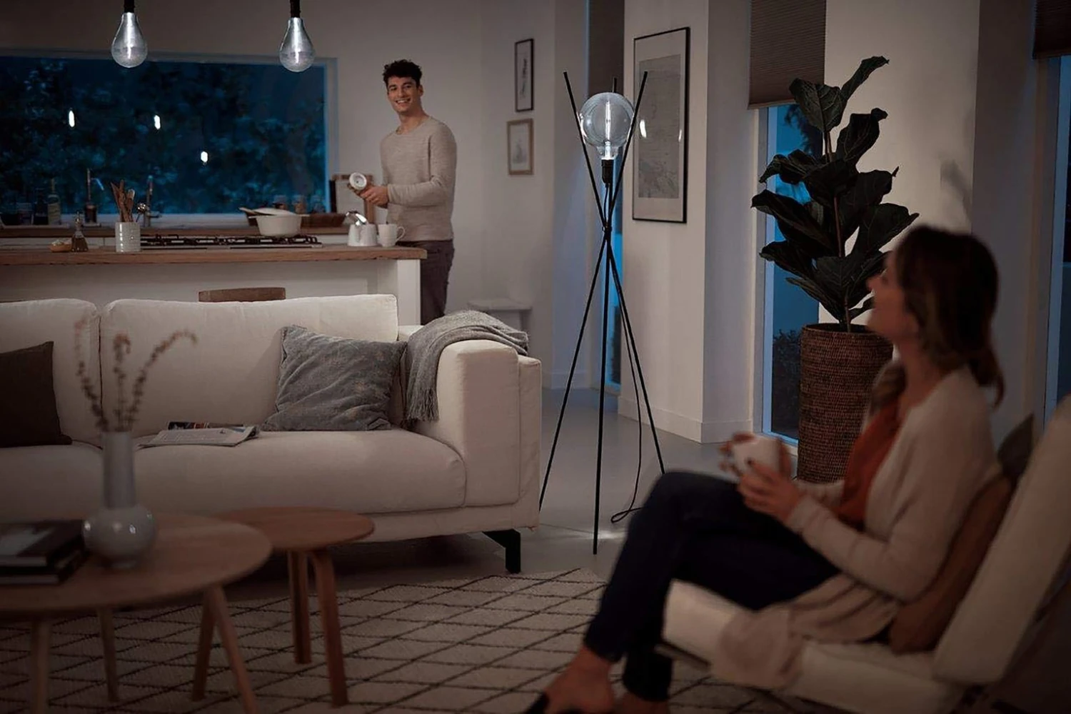 Philips LED Filament E27 6.5W (25W) Dim Giant Bulb - Smoky 3 Philips LED Filament E27 6.5W (25W) Dim Giant Bulb - Smoky - Image 3