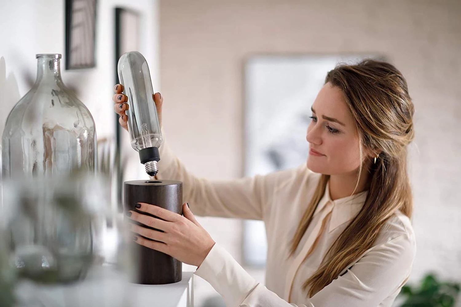 Philips LED Filament E27 6.5W (25W) Dim Giant Bulb - Smoky 5 Philips LED Filament E27 6.5W (25W) Dim Giant Bulb - Smoky - Image 5