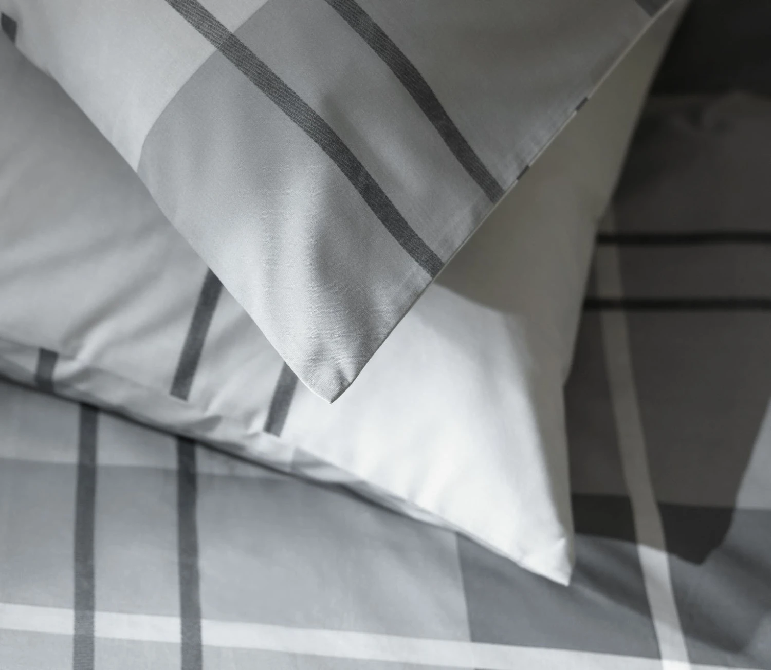 Habitat Check Charcoal Grey Bedding Set - Single 5 Habitat Check Charcoal Grey Bedding Set - Single - Image 5